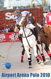 Weltpremiere für das 1. Airport ARENA Polo Event - Flughafen München ludt zum ersten Beach Polo Turnier vom 23. bis 25. April 2010 ein (Foto: Martin Schmitz)
